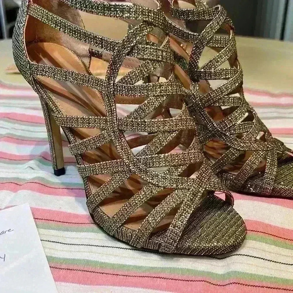 EXPRESS Gold Sandals 5 inch heel with zipper size 7 - Picture 5 of 5